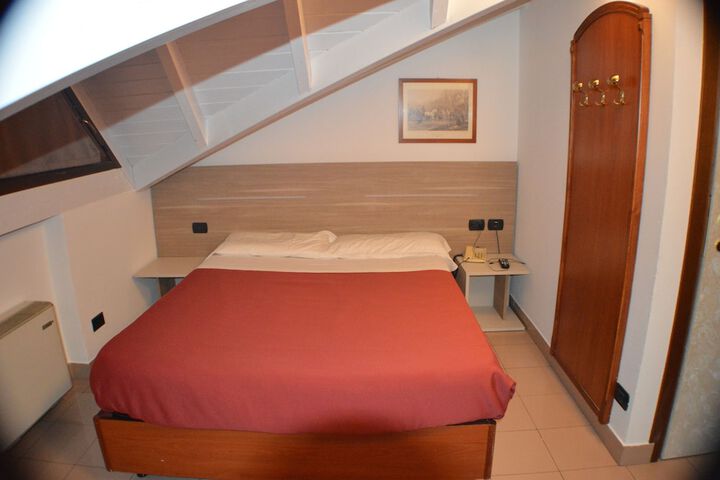 Room 18 of 40