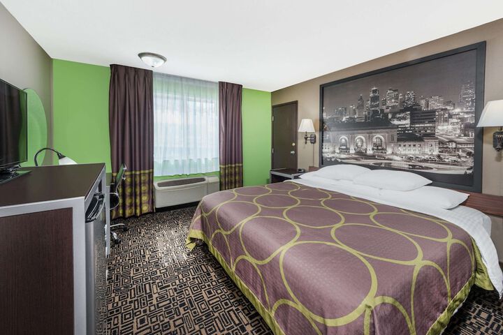 1 King Bed (5 of 8)