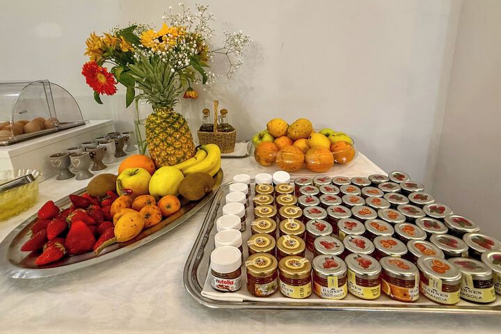 Breakfast/Coffee Service 15 of 27