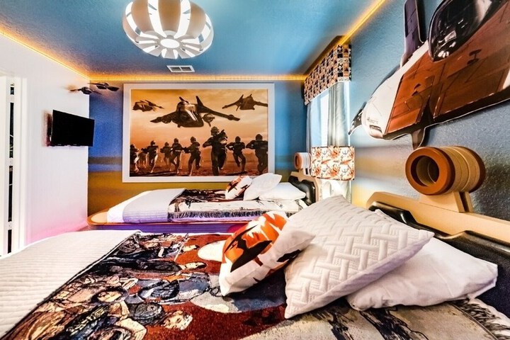 Room 221 of 710