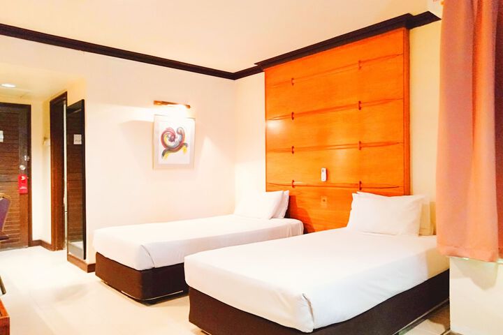 Room 5 of 42