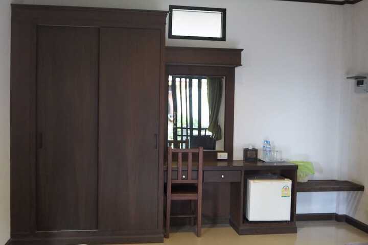 Room 18 of 37