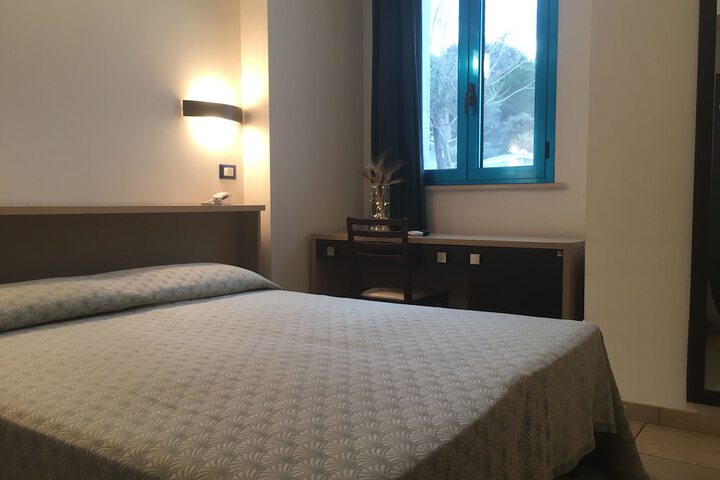 Room 6 of 28