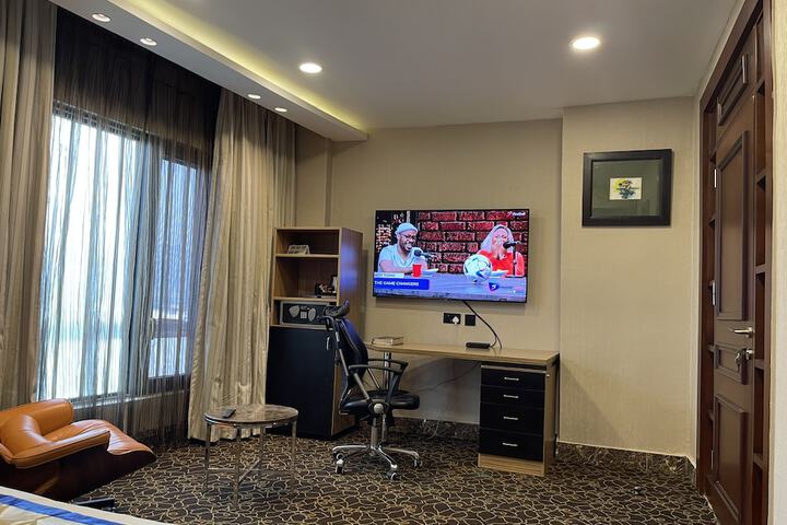Room 42 of 114