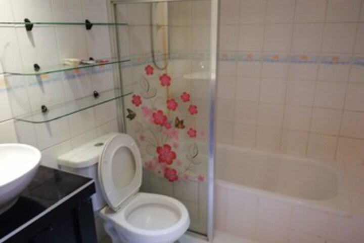 Room 2 of 103