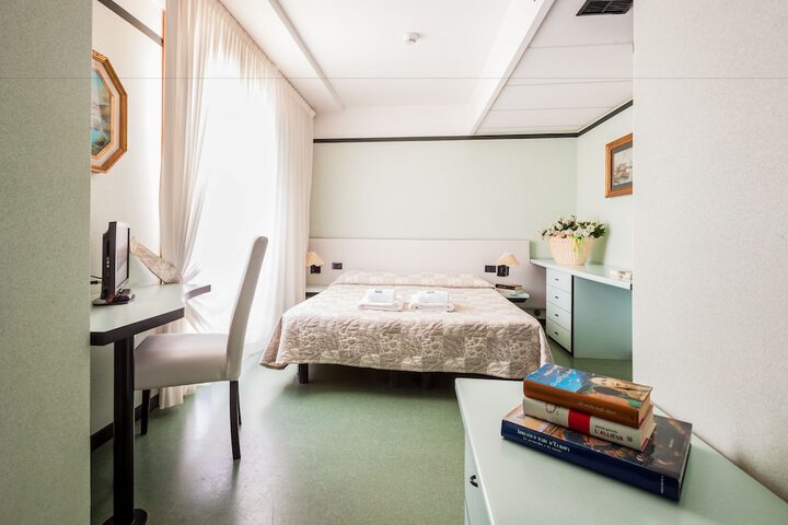 Room 9 of 52