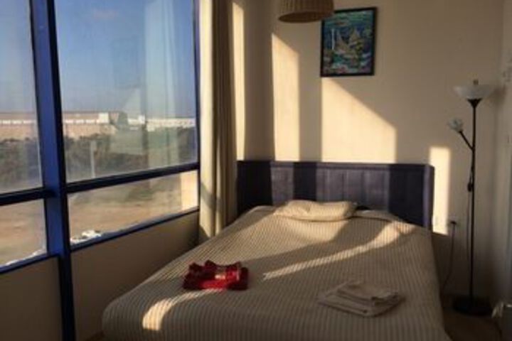 Room 9 of 16