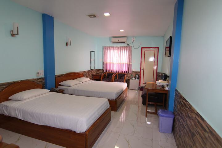 Room 12 of 32