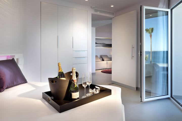 Room 5 of 167