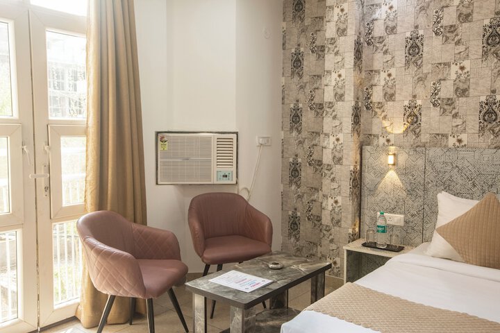 Room 8 of 22