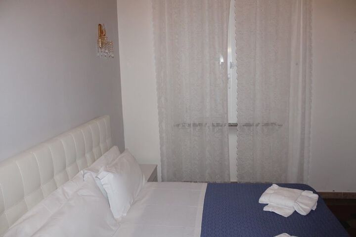 Room 4 of 30