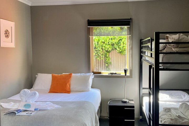 Room 93 of 243
