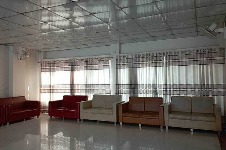 Room 33 of 64