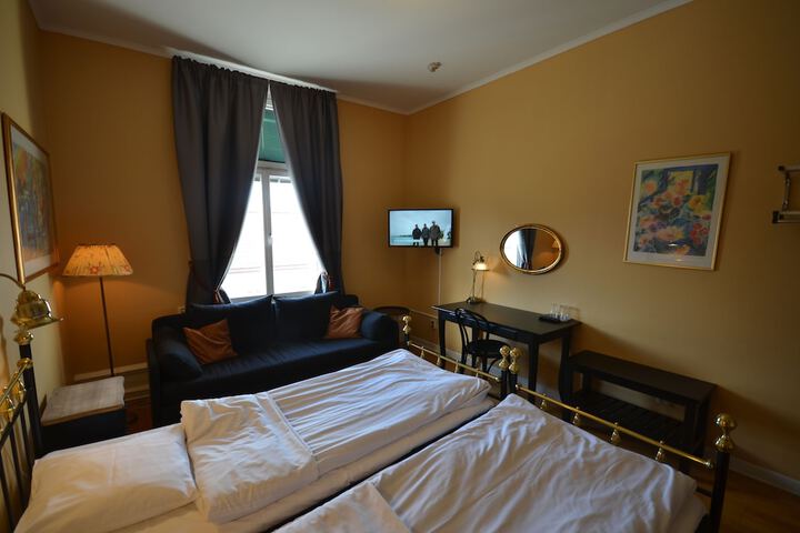 Room 6 of 57