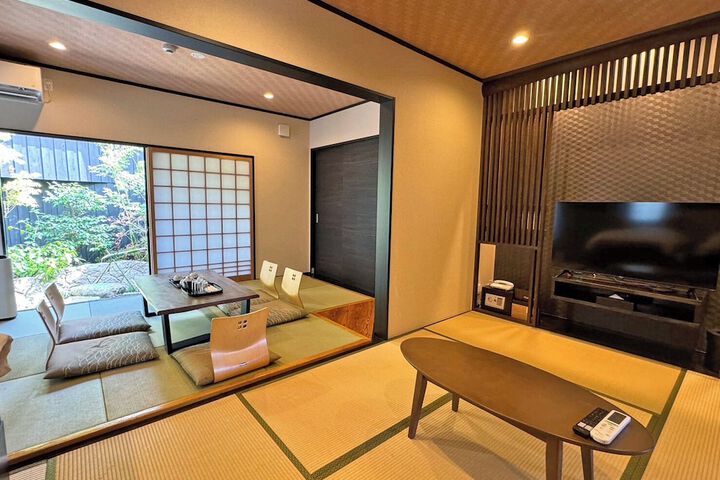 Room 27 of 123