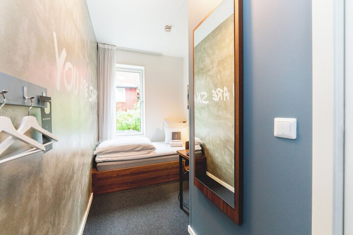 Room 12 of 30