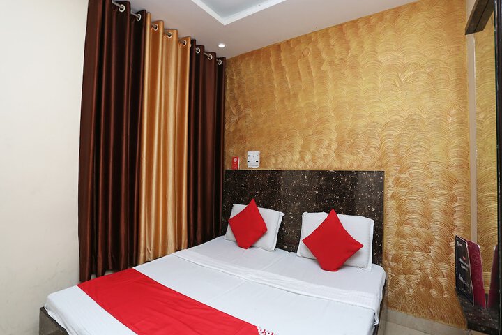 Room 8 of 32