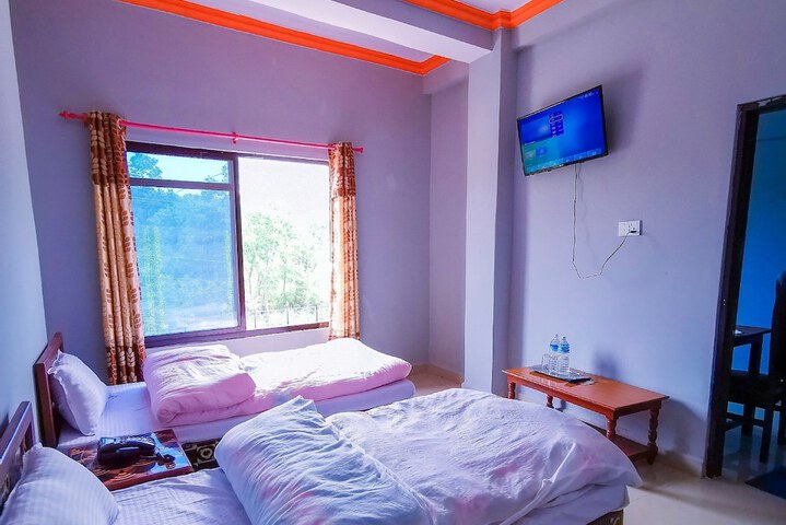Room 6 of 9