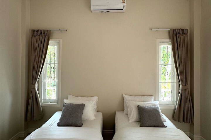 Room 25 of 152