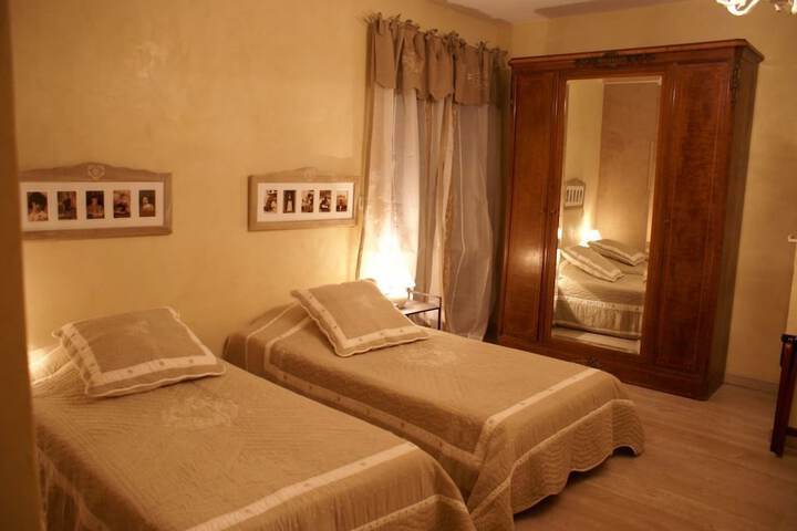 Room 6 of 37
