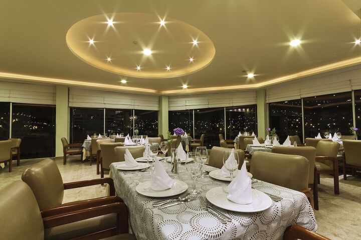 Dining 33 of 47