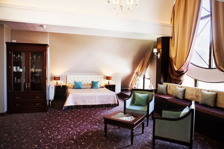 Room 6 of 48