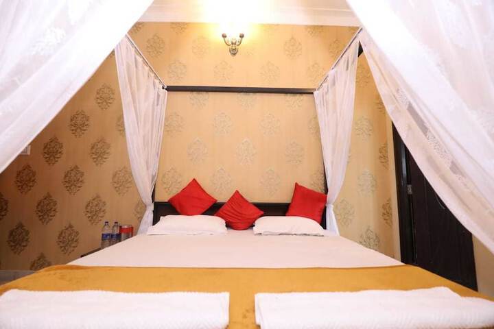 Room 7 of 10