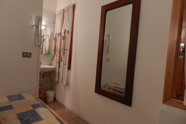 Room 22 of 50