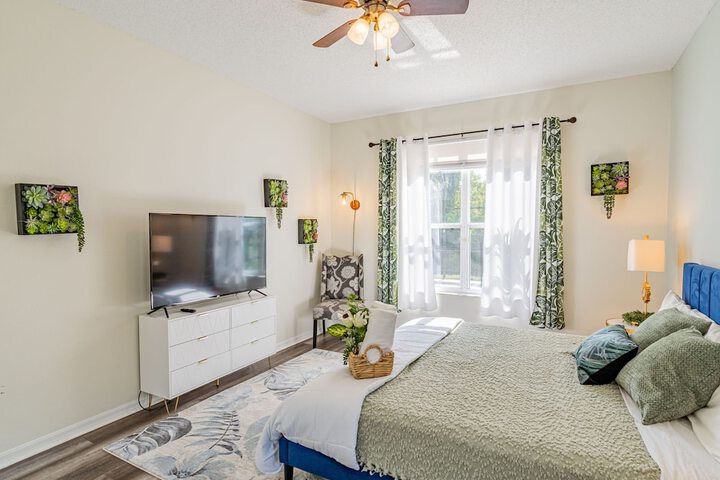 Room 2 of 25