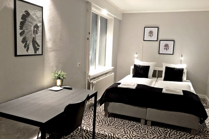 Room 5 of 8