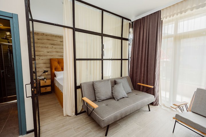 Room 39 of 42