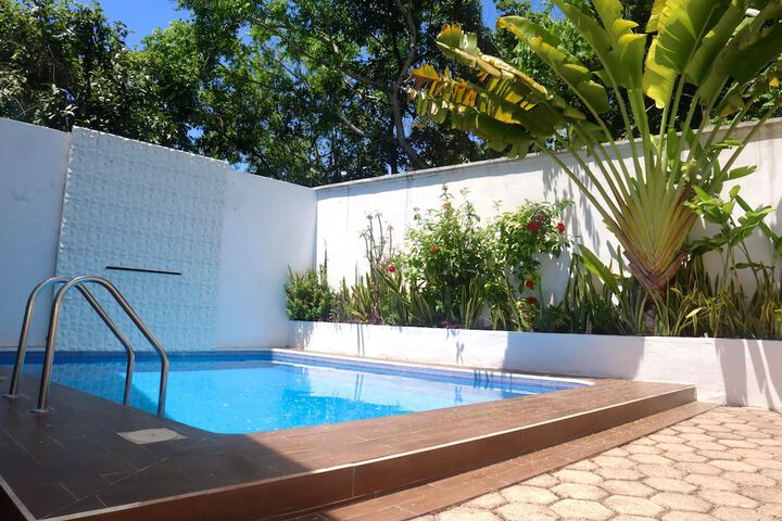 Pool 17 of 25