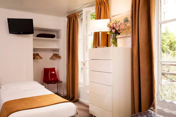 Room 12 of 34