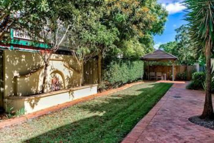 Hotel Exterior 9 of 34