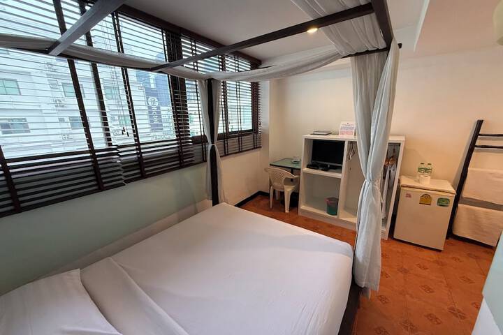 Room 27 of 65