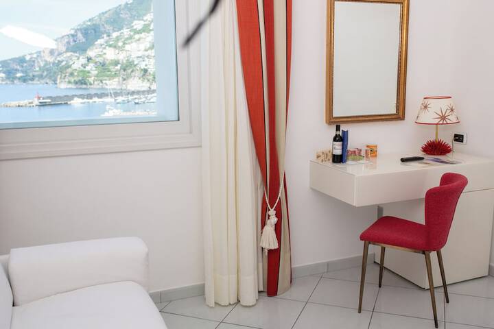 Room 103 of 164