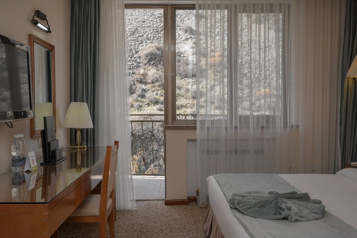 Room 21 of 90