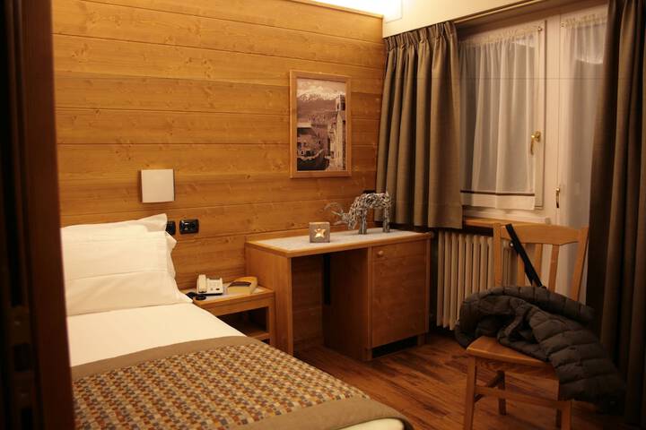 Room 5 of 32