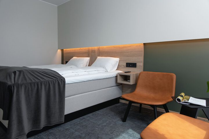 Room 11 of 24
