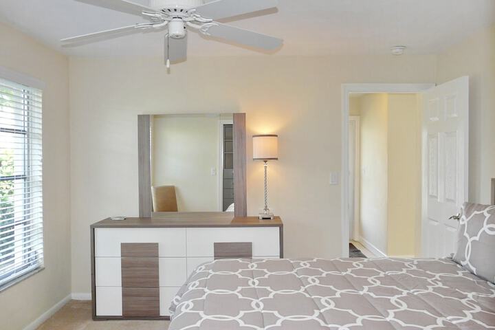 Room 8 of 48