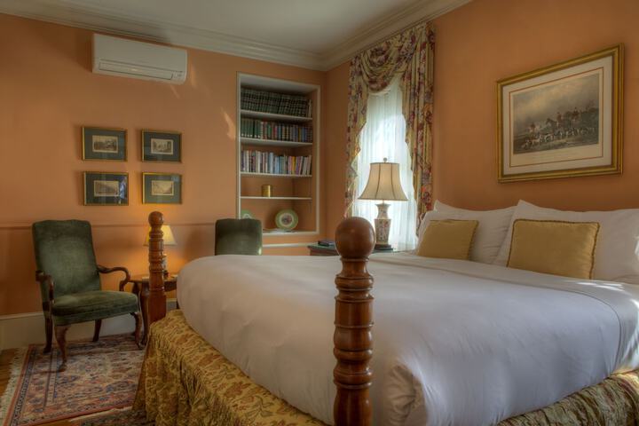 Room 21 of 103