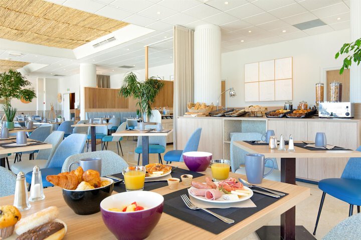 Breakfast/Coffee Service 64 of 111