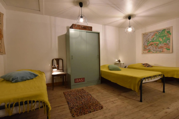 Room 5 of 18