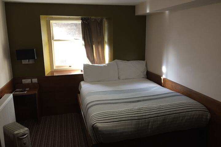 Room 10 of 37