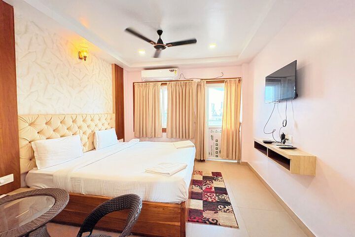Room 8 of 34