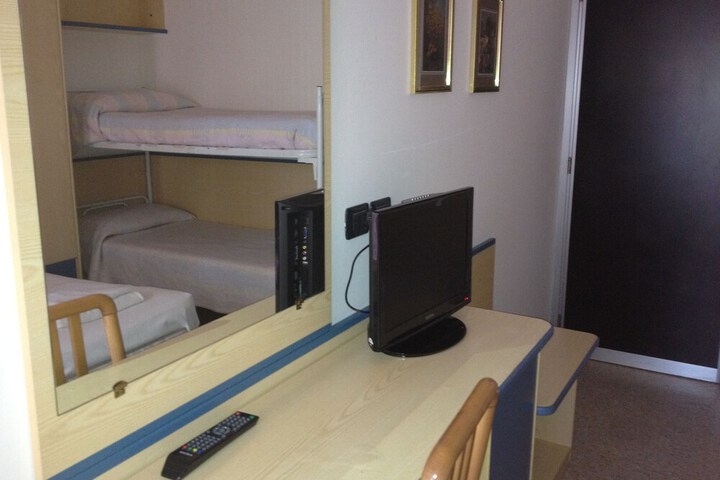 Room 9 of 36