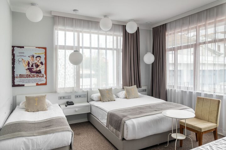 Room 16 of 87
