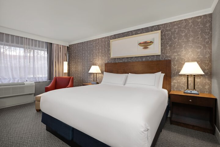 1 King Bed (2 of 13)