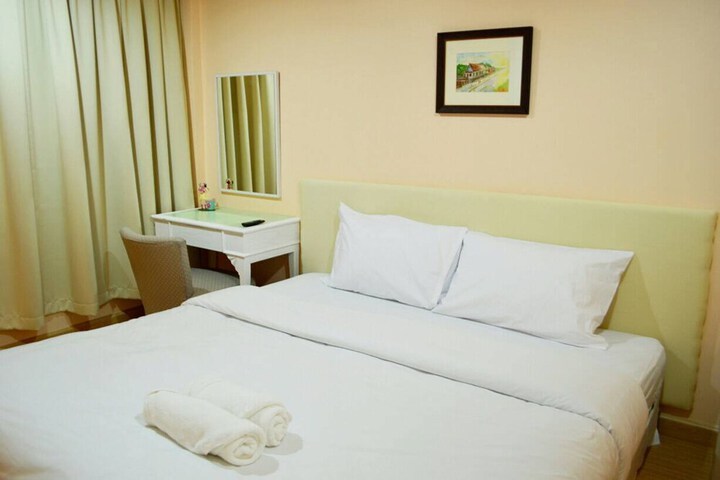 Room 8 of 18