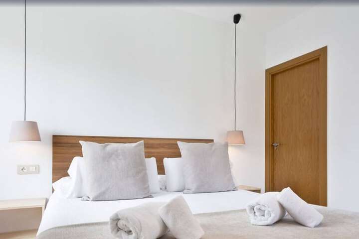 Room 10 of 34